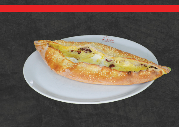 Pide mit Salatbeilage